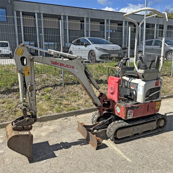 Mini-pelle Takeuchi TB210 R (2016), 355 heures, 1.2 tonne - occasion