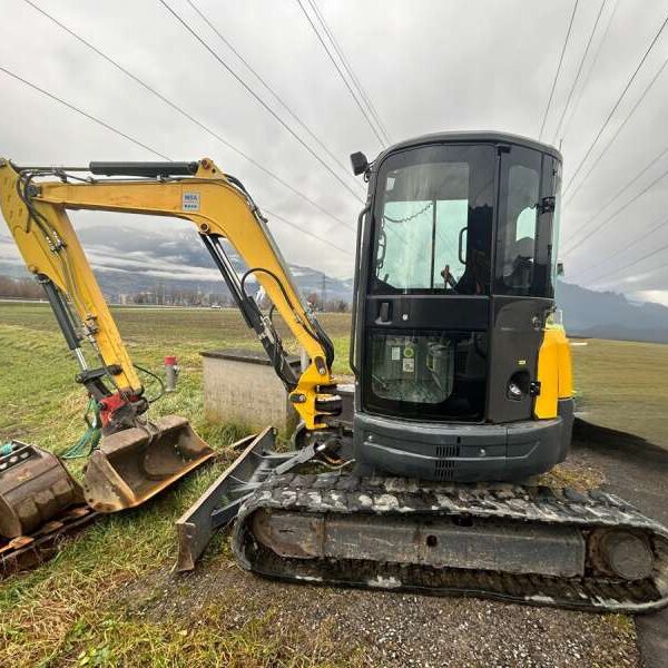 Mini-pelle New Holland E50B SR (2012), 4.945 tonnes - occasion