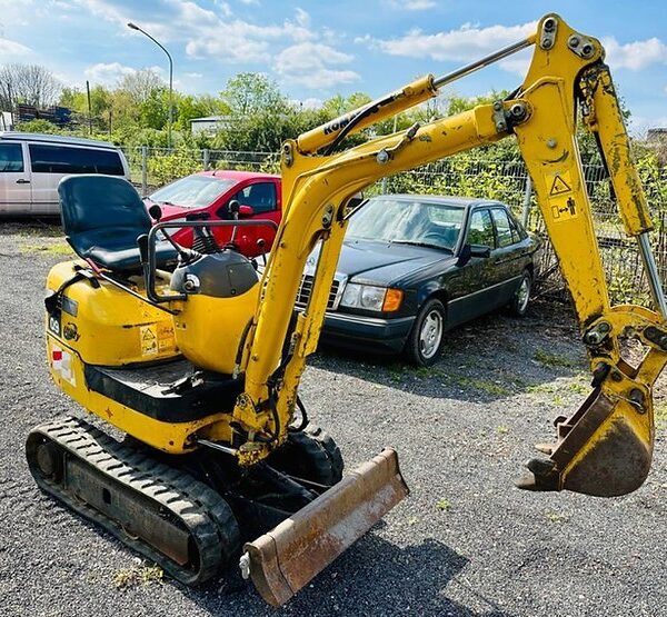 Mini-pelle Komatsu PC 09-1 (2008), 1 500 heures, 0.8 tonne - occasion