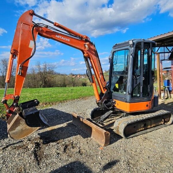 Mini-Pelle Hitachi ZX35U-2 (2007), 4 370 heures, 3.5 tonnes - occasion