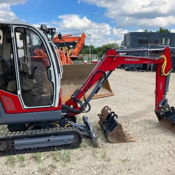 Mini-pelle Neuson 2202 RDV (1998), 3 178 heures, 2.05 tonnes - reconditionnée