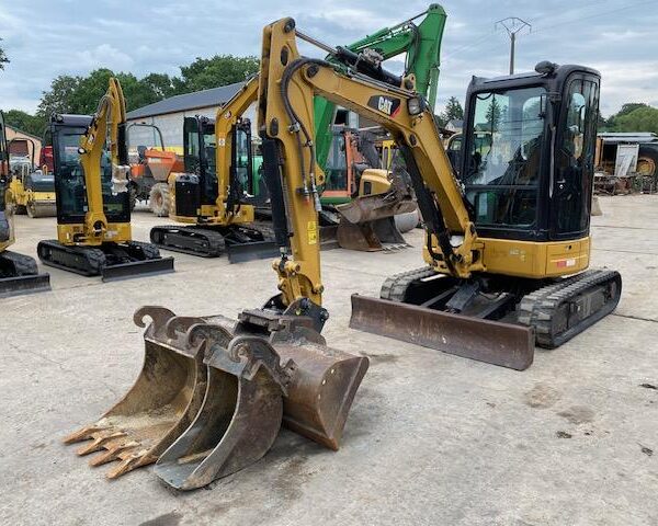 Mini-pelle Caterpillar CAT 303.5 E CR (2016), 2 800 heure, 3.7 tonnes – occasion
