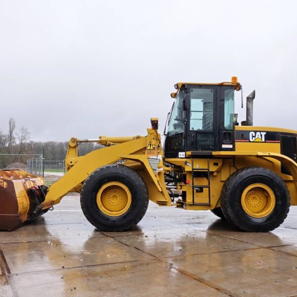 Chargeuse sur pneus Caterpillar 938G (1999), 5 755 heures - occasion