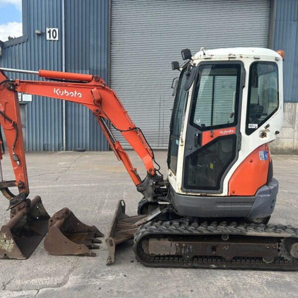 Mini-pelle Kubota U25-3 (2008), 3 600 heures, 2.6 tonnes - reconditionnée