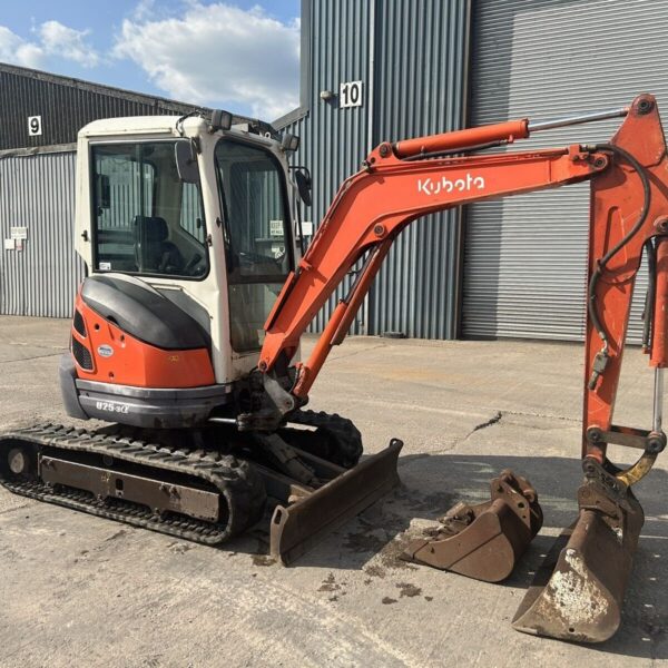 Mini-pelle Kubota U27-4 (2018), 1 578 heures, 2.7 tonnes - occasion