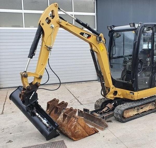 Mini-pelle Caterpillar CAT 302.2D (2013), 2 468 heures, 2.1 tonnes - occasion