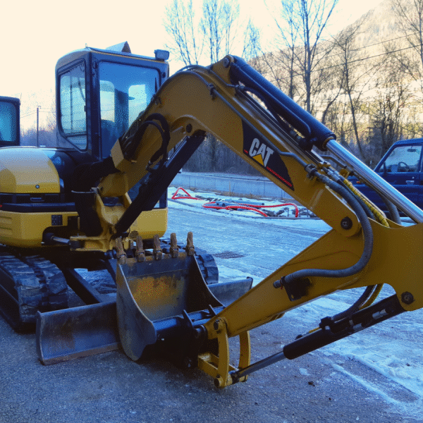 Mini-pelle Caterpillar 304 CR (2005), 3 235 heures, 4.3 tonnes – occasion